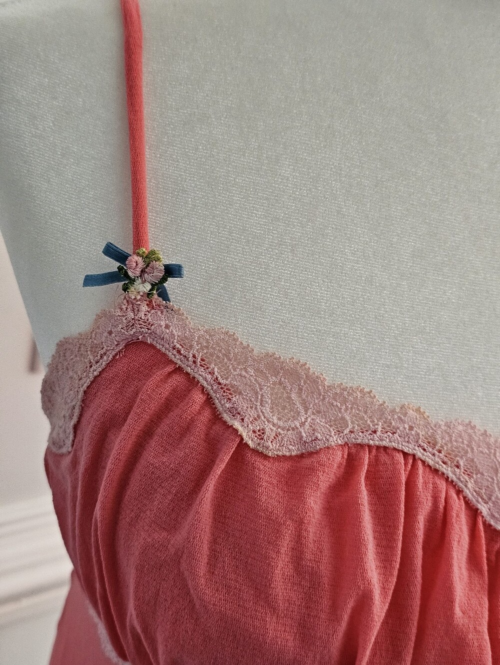 ​Vtg Victoria’s Secret Angels Pink Lace Ruffle Cami- Coquette Babydoll Sleep Top - Picture 4 of 8